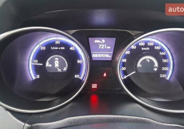 Коричневый Хендай их35, объемом двигателя 1.7 л и пробегом 309 тыс. км за 11500 $, фото 6 на Automoto.ua