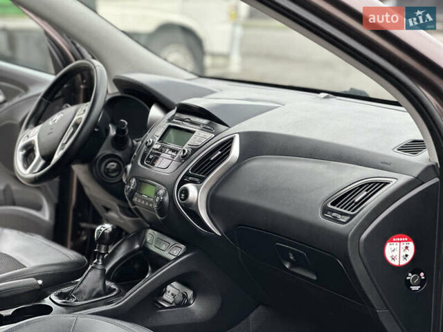 Коричневый Хендай их35, объемом двигателя 2 л и пробегом 209 тыс. км за 12200 $, фото 21 на Automoto.ua