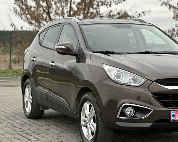 Коричневый Хендай их35, объемом двигателя 2 л и пробегом 209 тыс. км за 12200 $, фото 7 на Automoto.ua