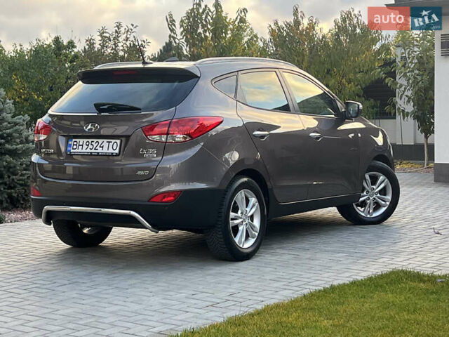 Коричневый Хендай их35, объемом двигателя 2 л и пробегом 136 тыс. км за 13999 $, фото 14 на Automoto.ua