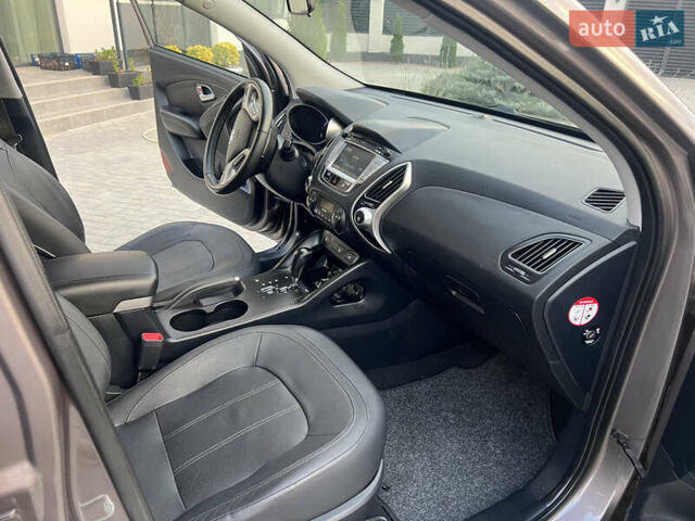 Коричневый Хендай их35, объемом двигателя 2 л и пробегом 136 тыс. км за 13999 $, фото 30 на Automoto.ua