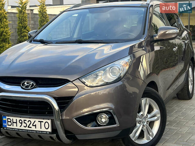 Коричневый Хендай их35, объемом двигателя 2 л и пробегом 136 тыс. км за 13999 $, фото 13 на Automoto.ua
