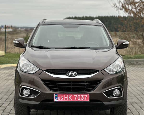 Коричневый Хендай их35, объемом двигателя 2 л и пробегом 209 тыс. км за 12200 $, фото 2 на Automoto.ua