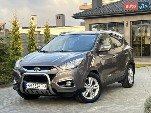 Коричневый Хендай их35, объемом двигателя 2 л и пробегом 136 тыс. км за 13999 $, фото 10 на Automoto.ua