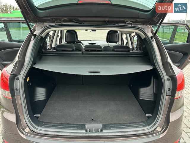 Коричневый Хендай их35, объемом двигателя 2 л и пробегом 209 тыс. км за 12200 $, фото 29 на Automoto.ua