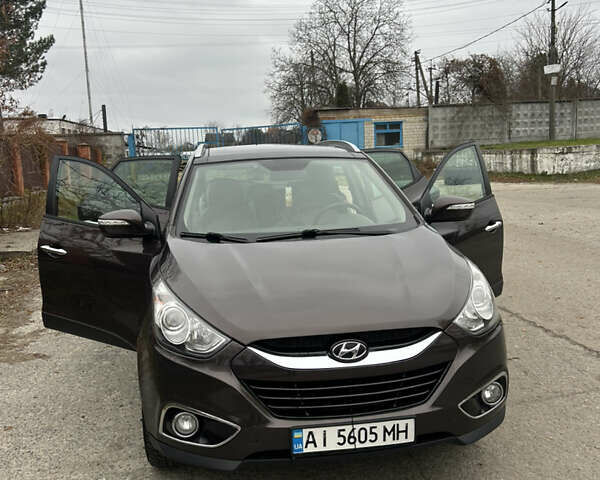 Коричневый Хендай их35, объемом двигателя 2 л и пробегом 180 тыс. км за 12300 $, фото 12 на Automoto.ua