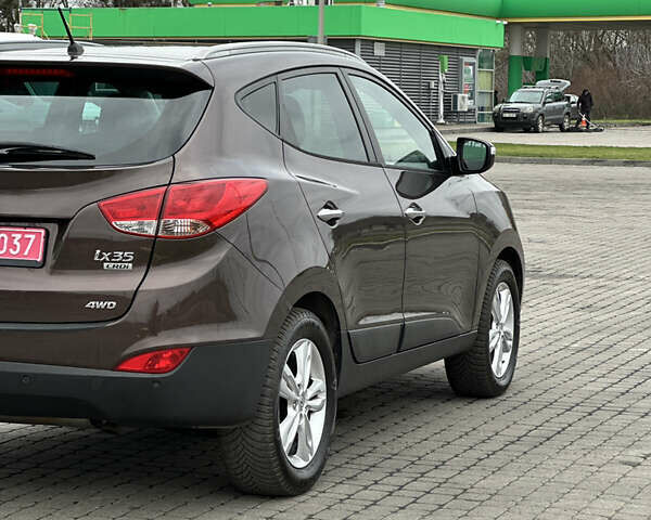 Коричневый Хендай их35, объемом двигателя 2 л и пробегом 209 тыс. км за 12200 $, фото 11 на Automoto.ua