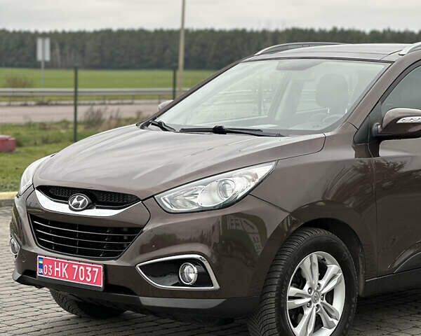 Коричневый Хендай их35, объемом двигателя 2 л и пробегом 209 тыс. км за 12200 $, фото 4 на Automoto.ua