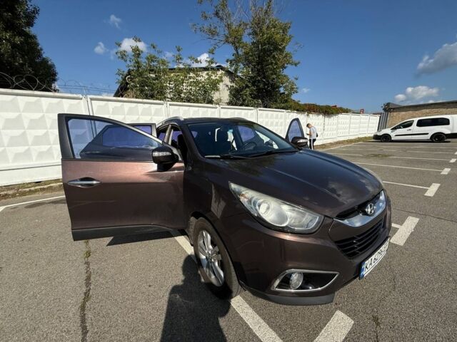 Хендай их35 2011 в Киеве на Automoto.ua Коричневый Хендай их35, объемом двигателя 2 л и пробегом 342 тыс. км за 11000 $, фото 23 на Automoto.ua