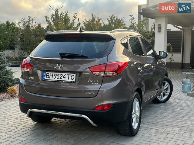 Коричневый Хендай их35, объемом двигателя 2 л и пробегом 136 тыс. км за 13999 $, фото 16 на Automoto.ua