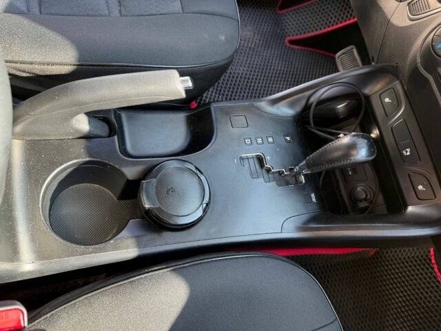 Хендай их35 2011 в Киеве на Automoto.ua Коричневый Хендай их35, объемом двигателя 2 л и пробегом 342 тыс. км за 11000 $, фото 22 на Automoto.ua