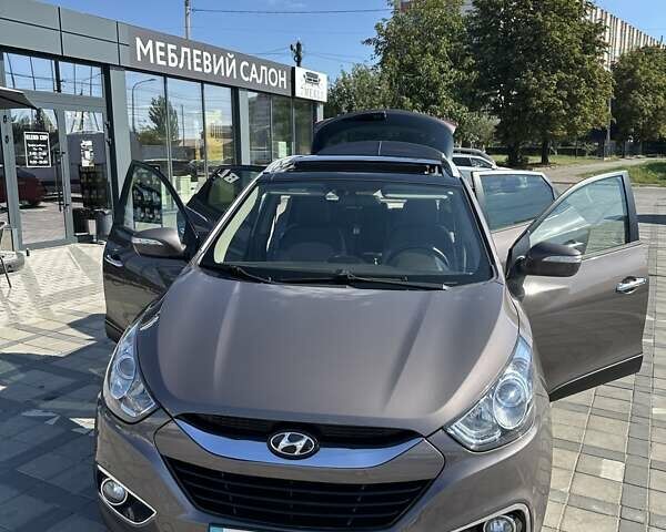 Коричневий Хендай іх35, об'ємом двигуна 2 л та пробігом 164 тис. км за 12500 $, фото 31 на Automoto.ua