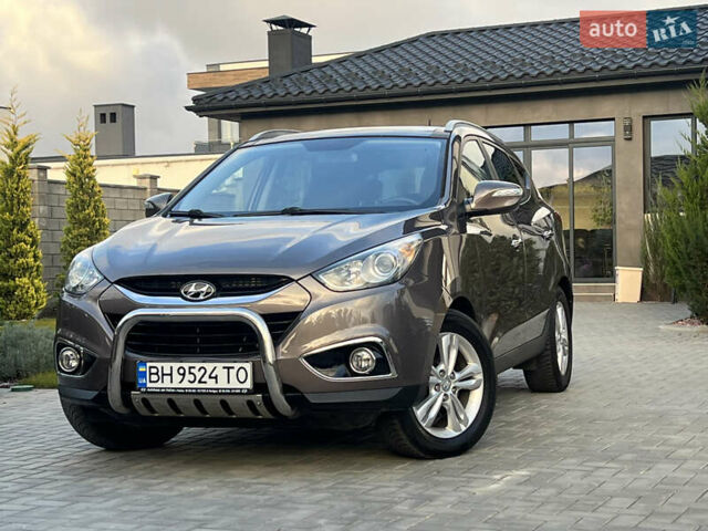 Коричневый Хендай их35, объемом двигателя 2 л и пробегом 136 тыс. км за 13999 $, фото 11 на Automoto.ua