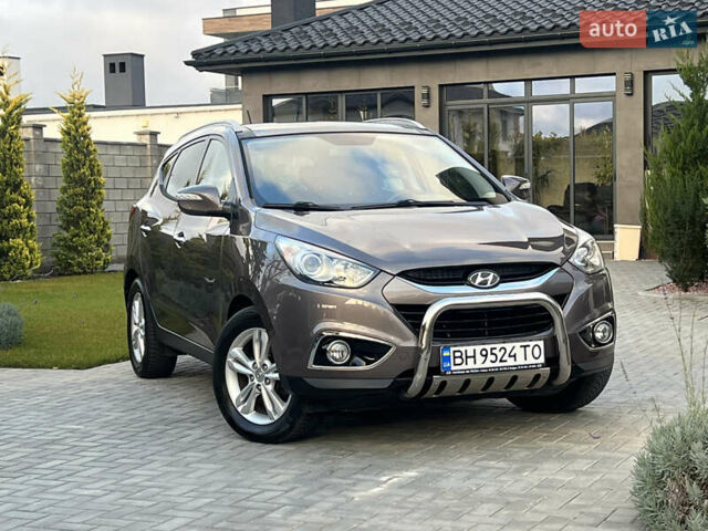 Коричневый Хендай их35, объемом двигателя 2 л и пробегом 136 тыс. км за 13999 $, фото 20 на Automoto.ua