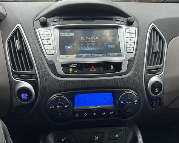 Коричневый Хендай их35, объемом двигателя 2 л и пробегом 180 тыс. км за 12300 $, фото 16 на Automoto.ua