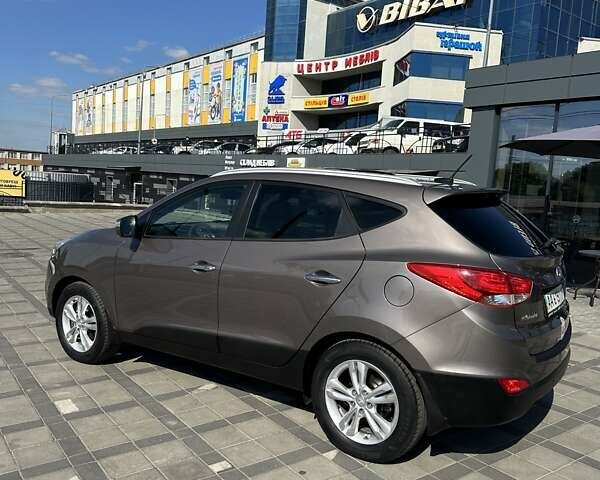 Коричневий Хендай іх35, об'ємом двигуна 2 л та пробігом 164 тис. км за 12500 $, фото 8 на Automoto.ua