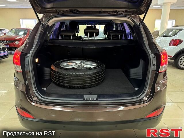 Хендай их35 2011 в Кропивницком (Кировограде) на Automoto.ua Коричневый Хендай их35, объемом двигателя 2 л и пробегом 167 тыс. км за 11900 $, фото 4 на Automoto.ua