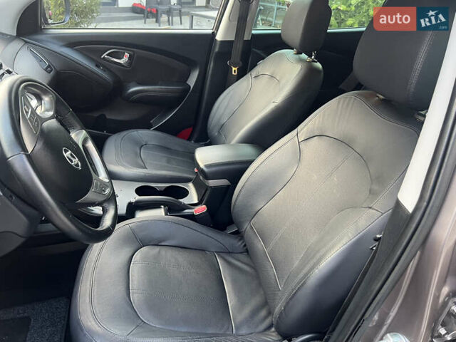 Коричневый Хендай их35, объемом двигателя 2 л и пробегом 136 тыс. км за 13999 $, фото 26 на Automoto.ua