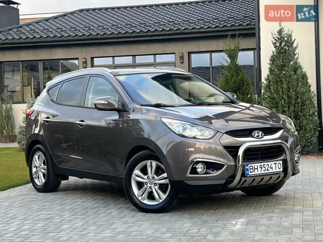 Коричневый Хендай их35, объемом двигателя 2 л и пробегом 136 тыс. км за 13999 $, фото 21 на Automoto.ua