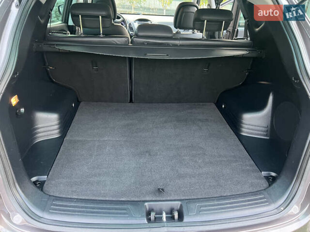 Коричневый Хендай их35, объемом двигателя 2 л и пробегом 136 тыс. км за 13999 $, фото 34 на Automoto.ua