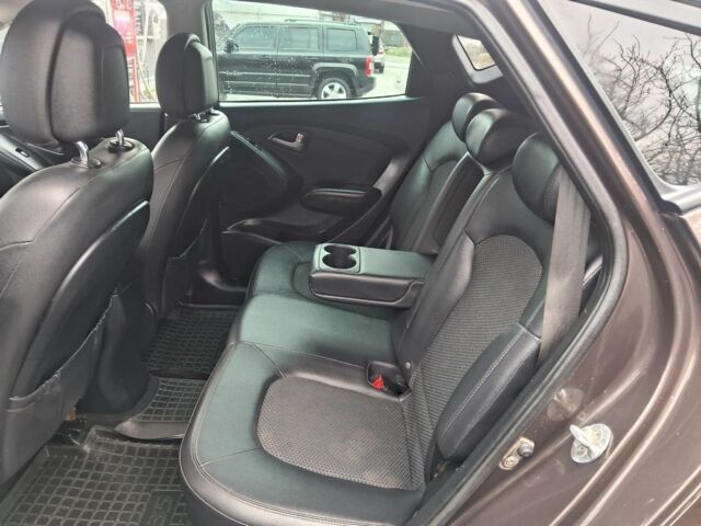 Коричневый Хендай их35, объемом двигателя 1.7 л и пробегом 309 тыс. км за 11500 $, фото 5 на Automoto.ua