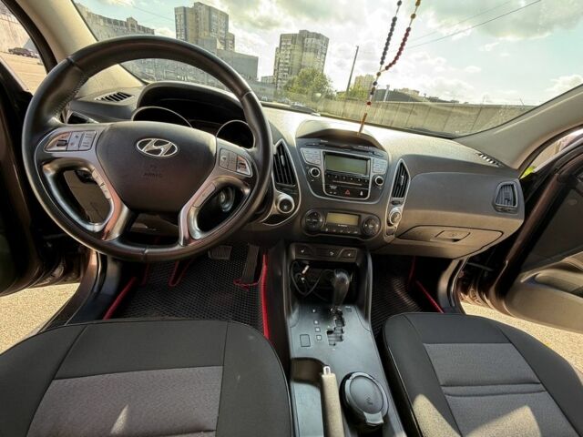 Хендай их35 2011 в Киеве на Automoto.ua Коричневый Хендай их35, объемом двигателя 2 л и пробегом 342 тыс. км за 11000 $, фото 11 на Automoto.ua