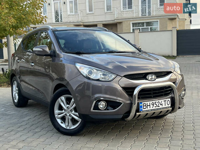 Коричневый Хендай их35, объемом двигателя 2 л и пробегом 136 тыс. км за 13999 $, фото 5 на Automoto.ua