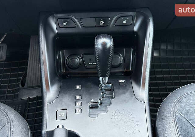 Коричневый Хендай их35, объемом двигателя 2 л и пробегом 216 тыс. км за 13900 $, фото 19 на Automoto.ua