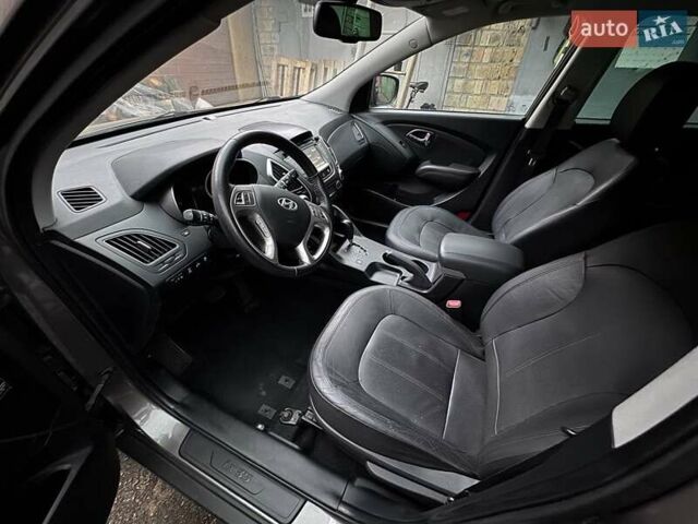 Коричневий Хендай іх35, об'ємом двигуна 2 л та пробігом 226 тис. км за 11500 $, фото 4 на Automoto.ua