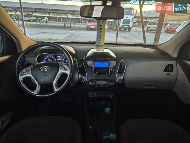 Коричневый Хендай их35, объемом двигателя 2 л и пробегом 115 тыс. км за 13000 $, фото 12 на Automoto.ua