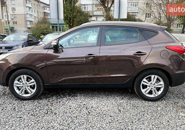 Коричневый Хендай их35, объемом двигателя 2 л и пробегом 216 тыс. км за 13900 $, фото 6 на Automoto.ua