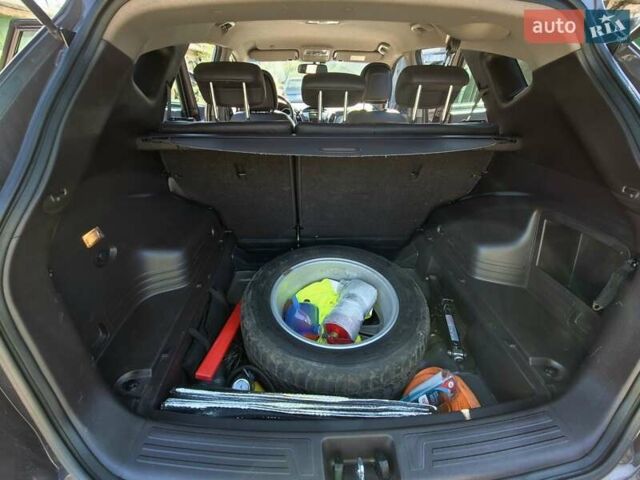 Коричневый Хендай их35, объемом двигателя 2 л и пробегом 115 тыс. км за 13000 $, фото 9 на Automoto.ua