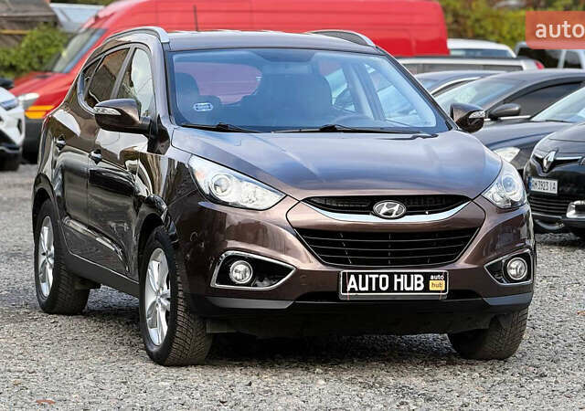 Коричневый Хендай их35, объемом двигателя 2 л и пробегом 216 тыс. км за 13900 $, фото 1 на Automoto.ua