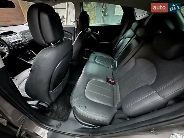 Коричневий Хендай іх35, об'ємом двигуна 2 л та пробігом 226 тис. км за 11500 $, фото 6 на Automoto.ua