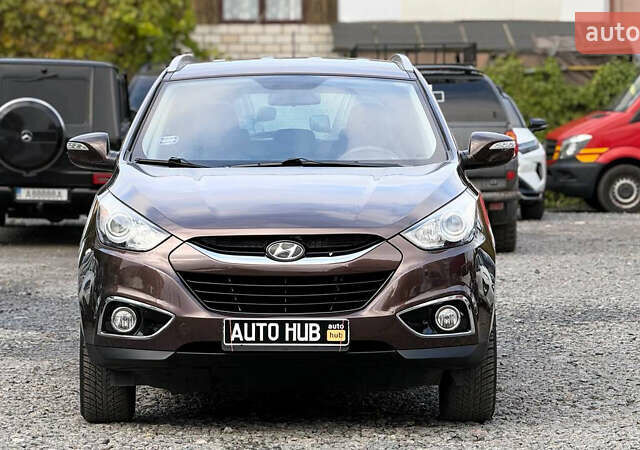 Коричневый Хендай их35, объемом двигателя 2 л и пробегом 216 тыс. км за 13900 $, фото 3 на Automoto.ua