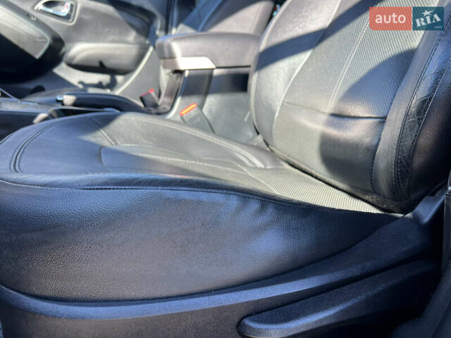 Коричневый Хендай их35, объемом двигателя 2 л и пробегом 184 тыс. км за 16450 $, фото 13 на Automoto.ua