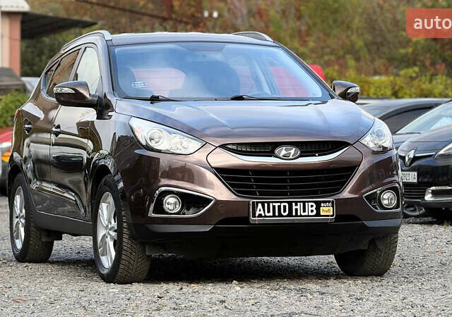 Коричневый Хендай их35, объемом двигателя 2 л и пробегом 216 тыс. км за 13900 $, фото 2 на Automoto.ua