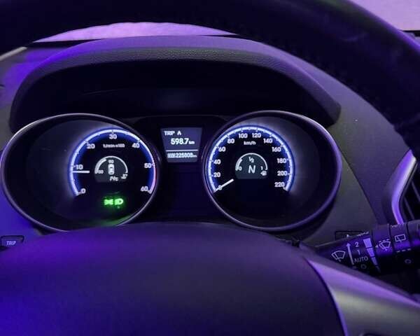 Коричневий Хендай іх35, об'ємом двигуна 2 л та пробігом 226 тис. км за 11500 $, фото 8 на Automoto.ua