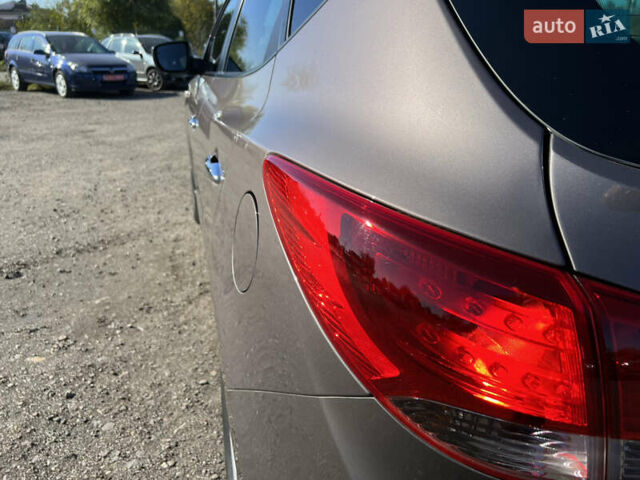 Коричневый Хендай их35, объемом двигателя 2 л и пробегом 184 тыс. км за 16450 $, фото 68 на Automoto.ua