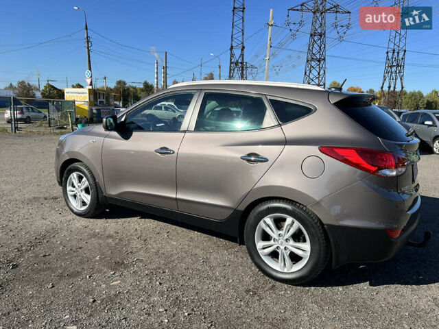 Коричневый Хендай их35, объемом двигателя 2 л и пробегом 184 тыс. км за 16450 $, фото 4 на Automoto.ua