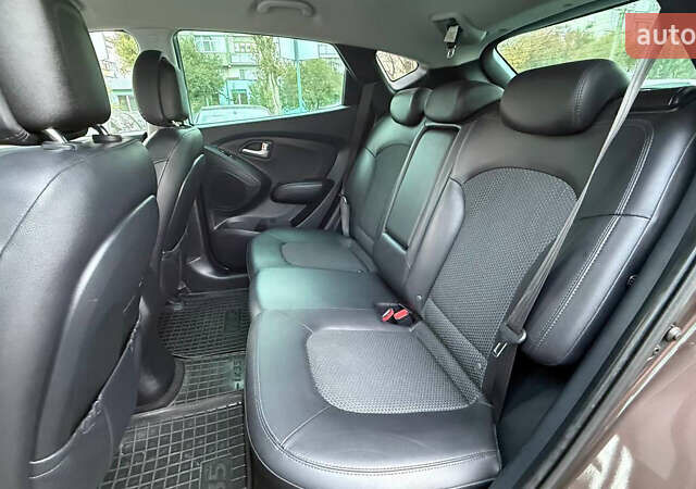 Коричневый Хендай их35, объемом двигателя 2 л и пробегом 216 тыс. км за 13900 $, фото 23 на Automoto.ua