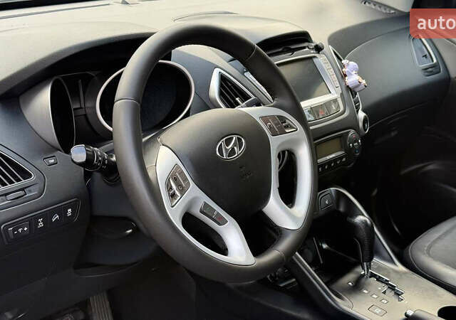 Коричневый Хендай их35, объемом двигателя 2 л и пробегом 216 тыс. км за 13900 $, фото 16 на Automoto.ua