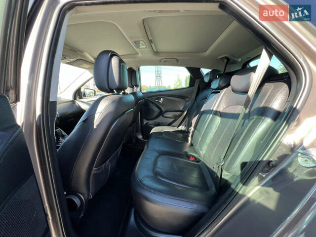 Коричневый Хендай их35, объемом двигателя 2 л и пробегом 184 тыс. км за 16450 $, фото 10 на Automoto.ua