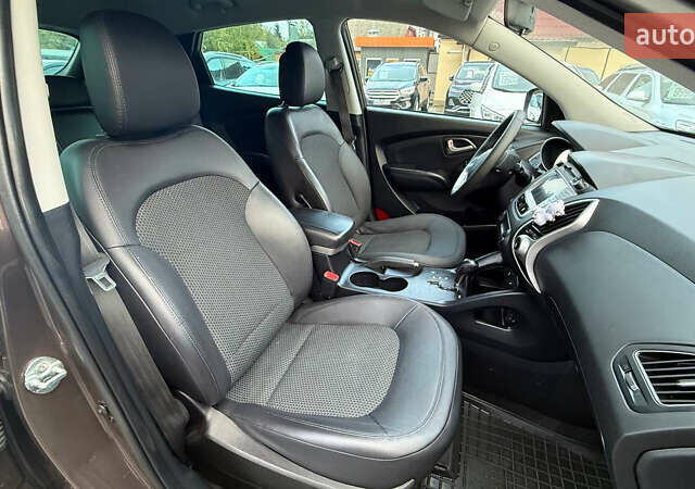 Коричневый Хендай их35, объемом двигателя 2 л и пробегом 216 тыс. км за 13900 $, фото 22 на Automoto.ua