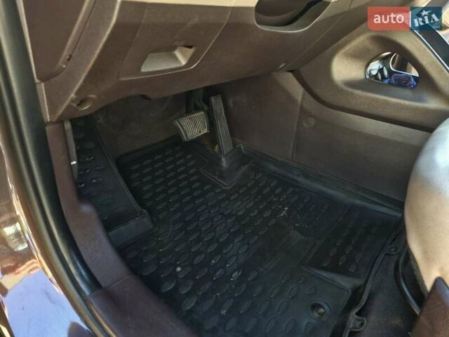 Коричневый Хендай их35, объемом двигателя 2 л и пробегом 115 тыс. км за 13000 $, фото 10 на Automoto.ua