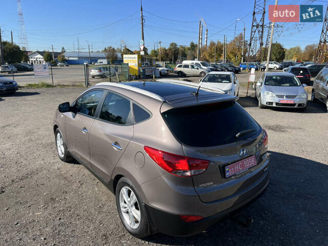 Коричневый Хендай их35, объемом двигателя 2 л и пробегом 184 тыс. км за 16450 $, фото 5 на Automoto.ua