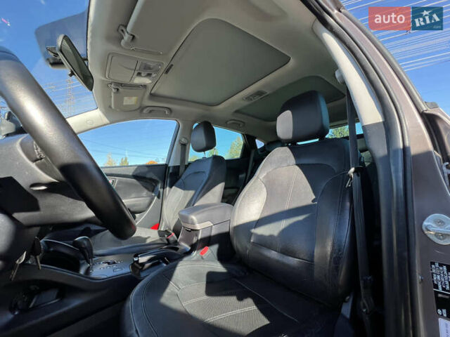 Коричневый Хендай их35, объемом двигателя 2 л и пробегом 184 тыс. км за 16450 $, фото 18 на Automoto.ua