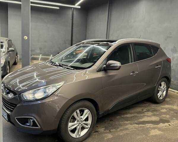 Коричневий Хендай іх35, об'ємом двигуна 2 л та пробігом 226 тис. км за 11500 $, фото 2 на Automoto.ua