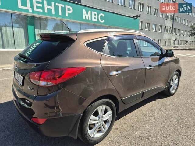 Коричневый Хендай их35, объемом двигателя 2 л и пробегом 115 тыс. км за 13000 $, фото 3 на Automoto.ua
