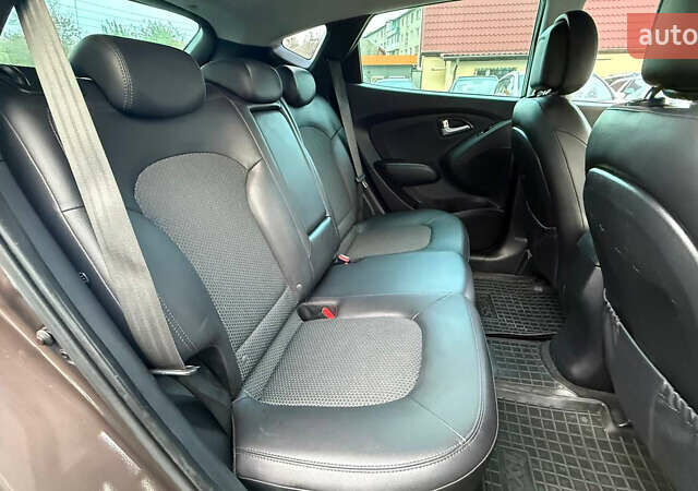 Коричневый Хендай их35, объемом двигателя 2 л и пробегом 216 тыс. км за 13900 $, фото 24 на Automoto.ua